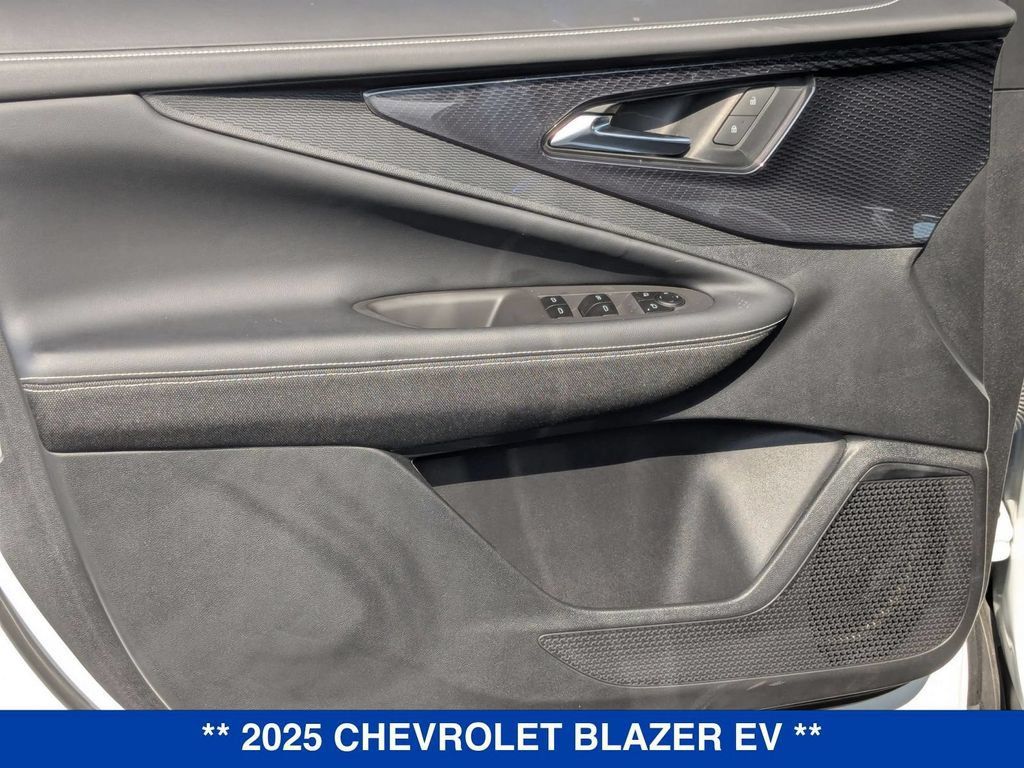 New 2025 Chevrolet Blazer EV LT AWD/4WD image 10
