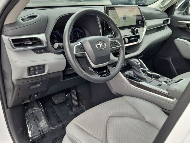 Used 2026 Toyota Highlander Platinum AWD/4WD image 4