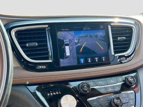 Used 2017 Chrysler Pacifica Limited w/ Advanced Safetytec Group FWD image 13