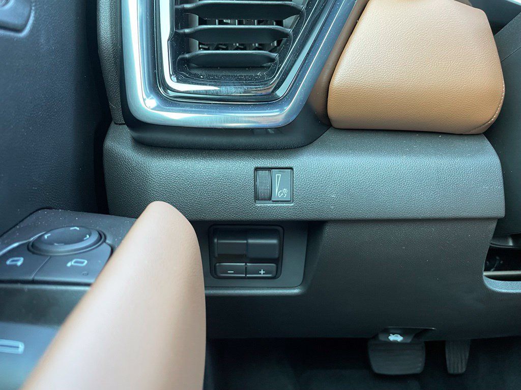 Used 2025 GMC Canyon AT4 w/ Nightfall Edition AWD/4WD image 13