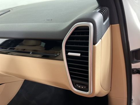 Used 2019 Porsche Cayenne Base image 20