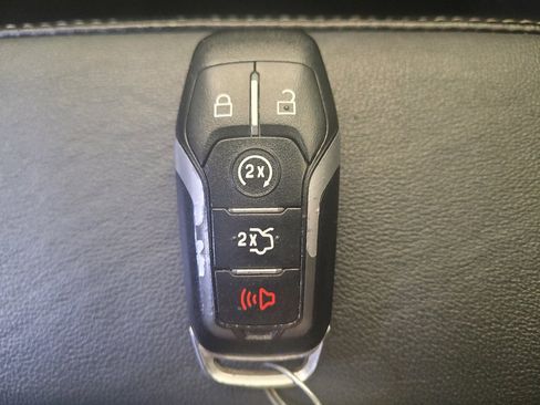 Used 2017 Ford Edge SEL w/ Equipment Group 201A AWD/4WD image 32