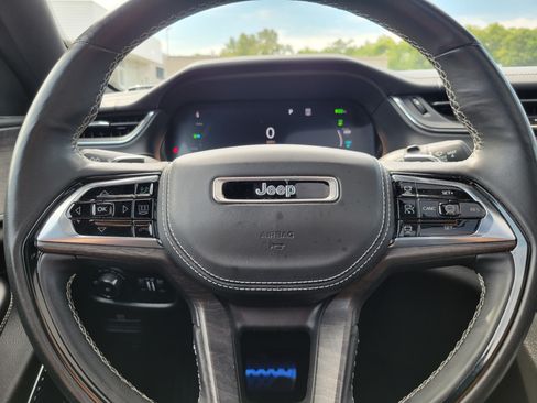 Used 2023 Jeep Grand Cherokee Overland w/ Advanced Protech Group III AWD/4WD image 10