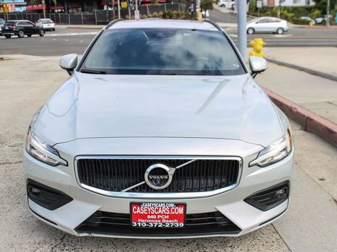 Used 2020 Volvo V60 T5 Momentum w/ Protection Package Premier image 10