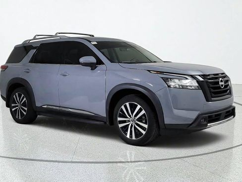 Used 2024 Nissan Pathfinder Platinum w/ Lighting Package (N93) AWD/4WD image 8