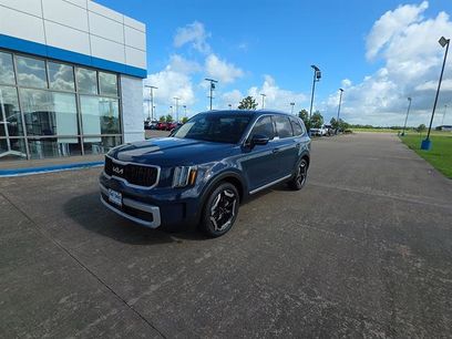Used 2025 Kia Telluride EX w/ EX Captain's Chair Package