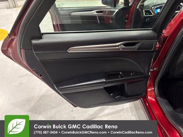 Used 2017 Ford Fusion SE FWD image 16