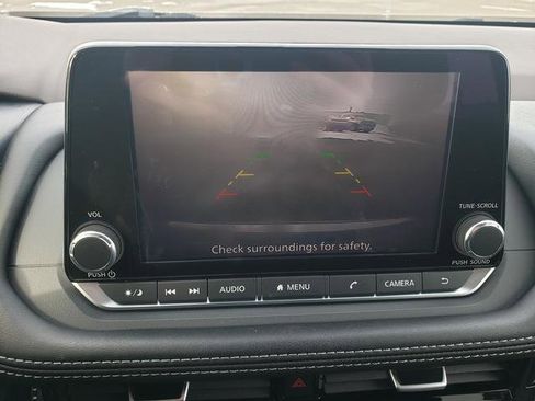 Used 2022 Nissan Rogue SV image 19