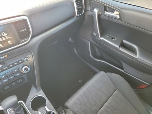 Used 2022 Kia Sportage LX FWD image 11