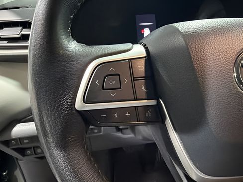 Used 2021 Toyota Sienna XLE FWD image 17