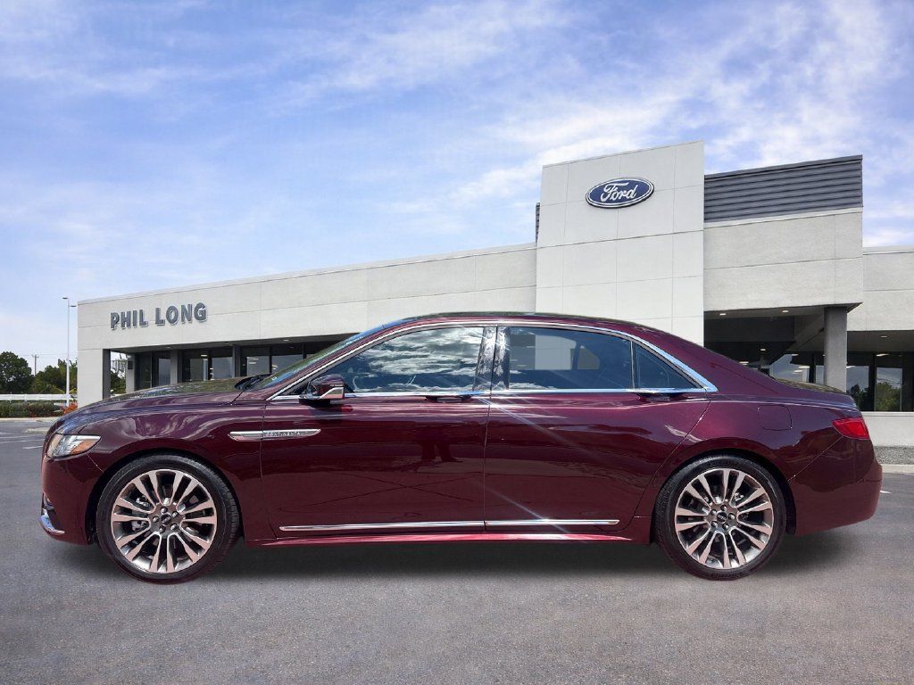 Used 2017 Lincoln Continental Select w/ Climate Package AWD/4WD image 4