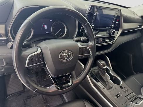 Used 2021 Toyota Highlander XLE image 9