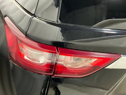 Used 2020 Chevrolet Traverse LT FWD image 29