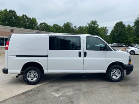 Used 2022 Chevrolet Express 2500 w/ Driver Convenience Package image 6