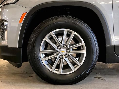 Used 2023 Chevrolet Traverse LT image 7