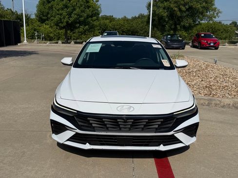 Used 2025 Hyundai Elantra SEL FWD image 8