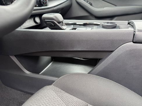 Used 2025 Nissan Rogue SV image 24