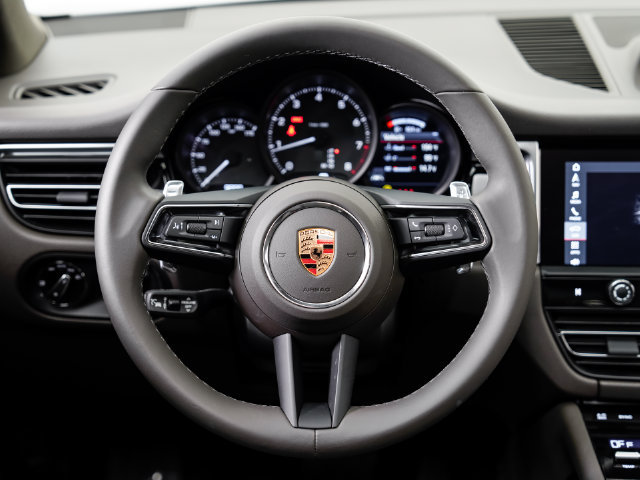 Certified 2026 Porsche Macan AWD/4WD image 12