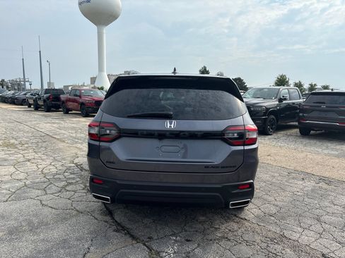 Used 2025 Honda Pilot Black Edition image 7