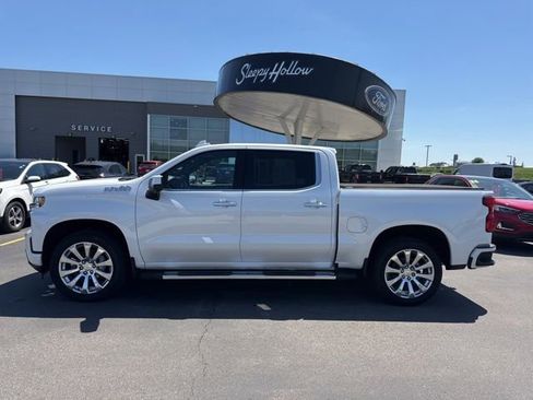 Used 2021 Chevrolet Silverado 1500 High Country w/ Technology Package AWD/4WD image 2