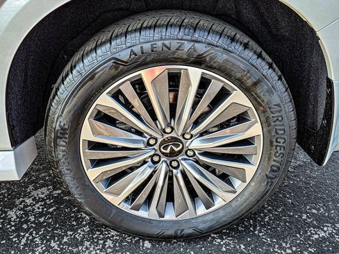 New 2026 INFINITI QX80 Luxe image 10