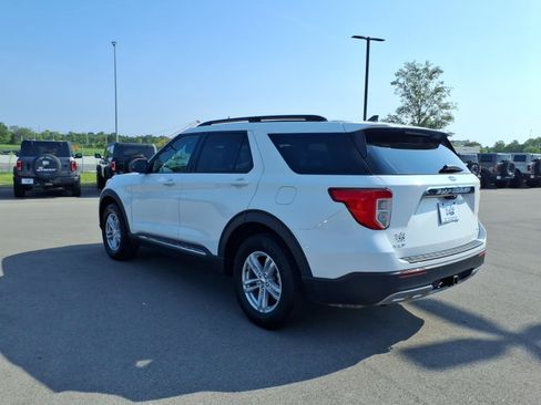 Used 2021 Ford Explorer XLT w/ Equipment Group 202A AWD/4WD image 5