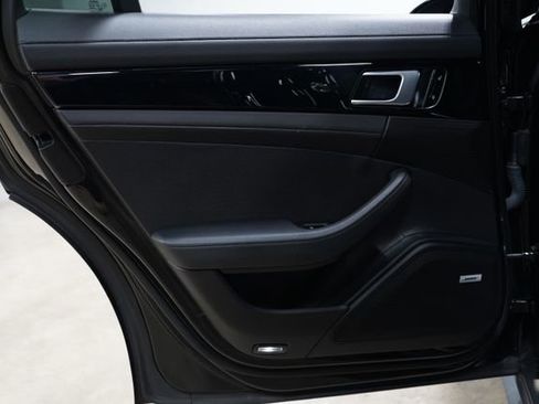 Used 2018 Porsche Panamera RWD image 20