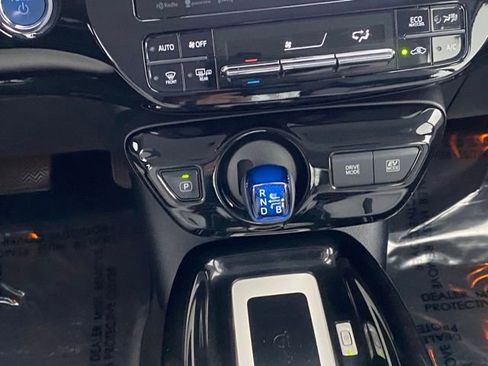 Certified 2017 Toyota Prius Three Touring w/ Carpet Mat Package FWD image 15