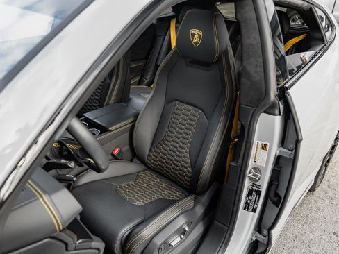 Used 2022 Lamborghini Urus AWD/4WD image 13