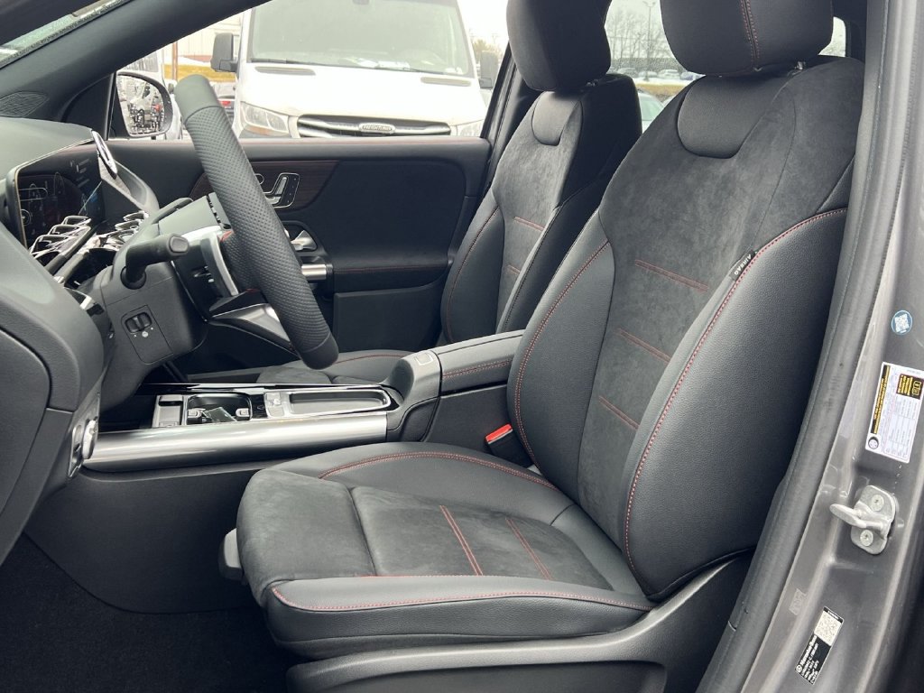 Used 2026 Mercedes-Benz GLA 250 4MATIC image 11