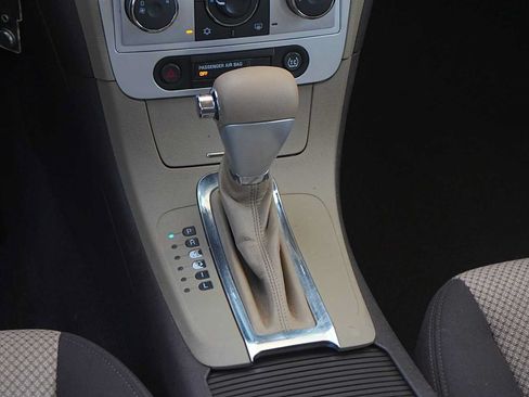 Used 2010 Chevrolet Malibu LS FWD image 22