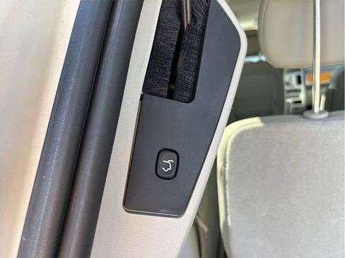 Used 2010 Chrysler Town & Country Limited FWD image 44