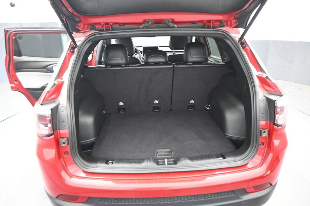 Used 2024 Jeep Compass Latitude AWD/4WD image 9
