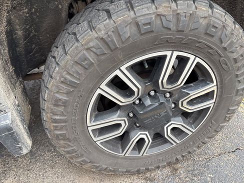 Used 2020 GMC Sierra 2500 AT4 w/ AT4 Premium Package AWD/4WD image 13