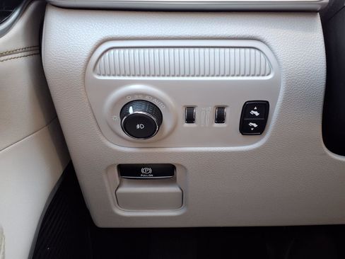 Used 2024 Jeep Wagoneer Series II w/ Flexible Seating Group RWD image 10