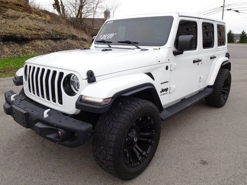 Used 2018 Jeep Wrangler Unlimited Sahara w/ Uconnect 4C Nav & Sound Group image 2