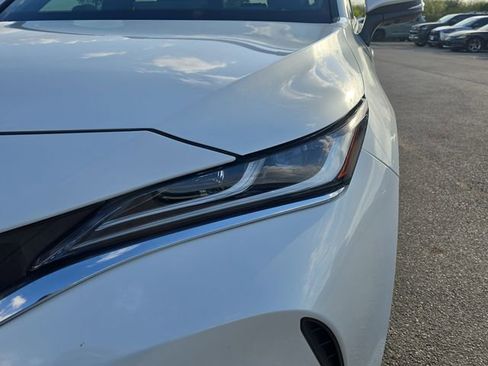 Used 2024 Toyota Venza Limited image 32