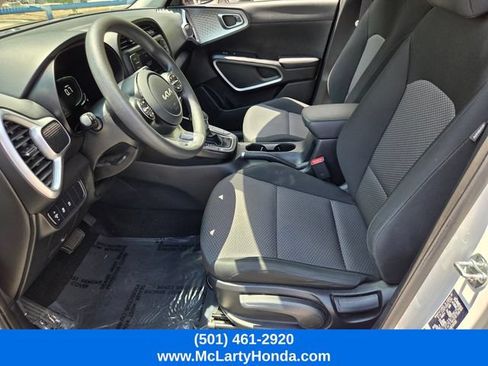 Used 2024 Kia Soul LX w/ Option Group 015 FWD image 9