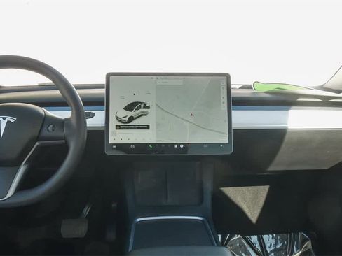 Used 2022 Tesla Model Y Long Range image 12