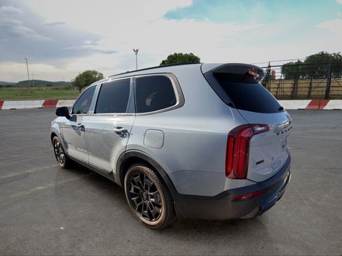Certified 2021 Kia Telluride EX w/ EX Premium Package AWD/4WD image 4