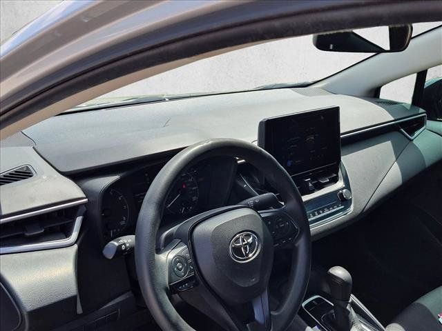 Used 2023 Toyota Corolla LE FWD image 7