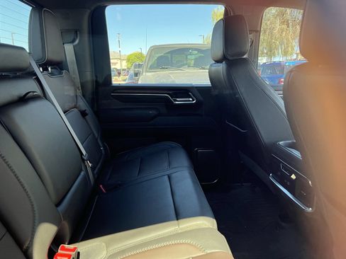 Used 2024 GMC Sierra 3500 Denali w/ Denali Reserve Package AWD/4WD image 10