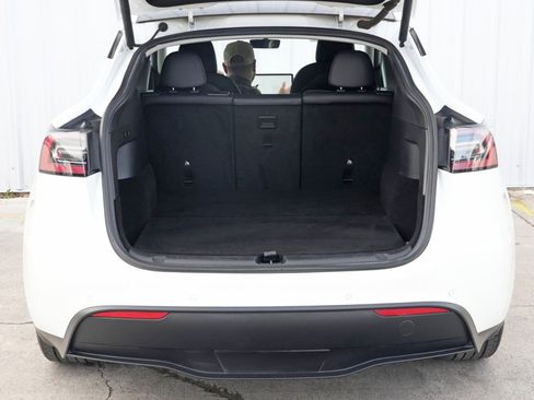 Used 2021 Tesla Model Y Long Range image 10