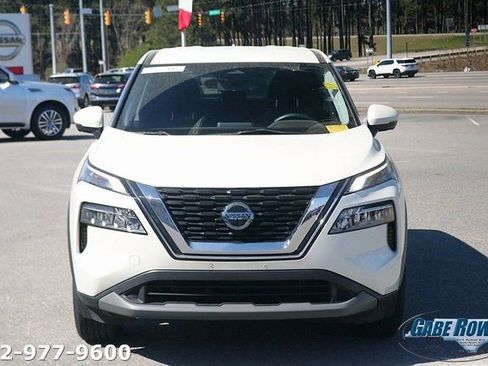 Used 2021 Nissan Rogue SV image 3