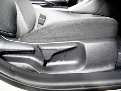 Used 2018 Toyota Camry LE image 29