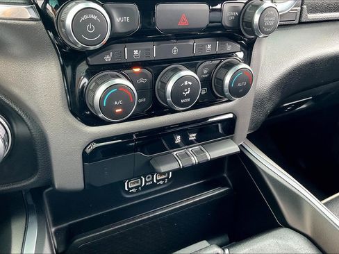 Used 2024 RAM 1500 Laramie image 18