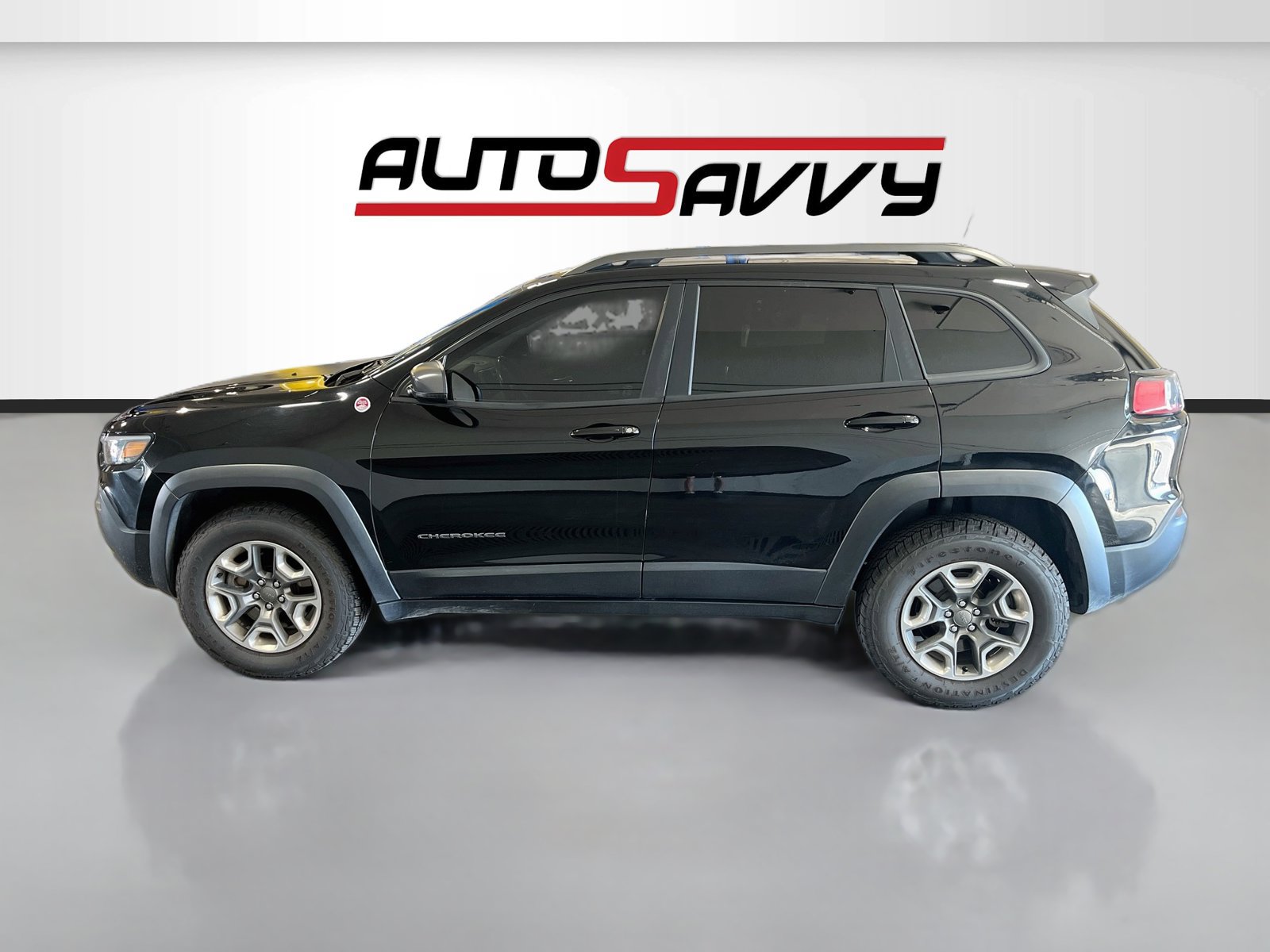 Used 2019 Jeep Cherokee Trailhawk w/ Cold Weather Group AWD/4WD image 4