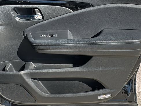 Used 2018 Honda Pilot Touring image 30