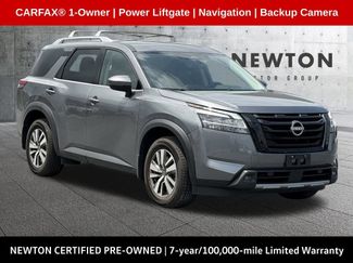 Used 2023 Nissan Pathfinder SL w/ Black Appearance Package FWD video 1