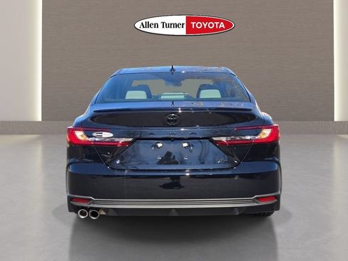 Used 2025 Toyota Camry SE w/ Convenience Package FWD image 7